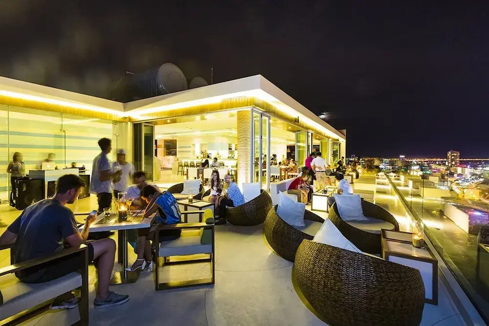 Stunning 80m2 Sea View Apartment, 1-min To Beach