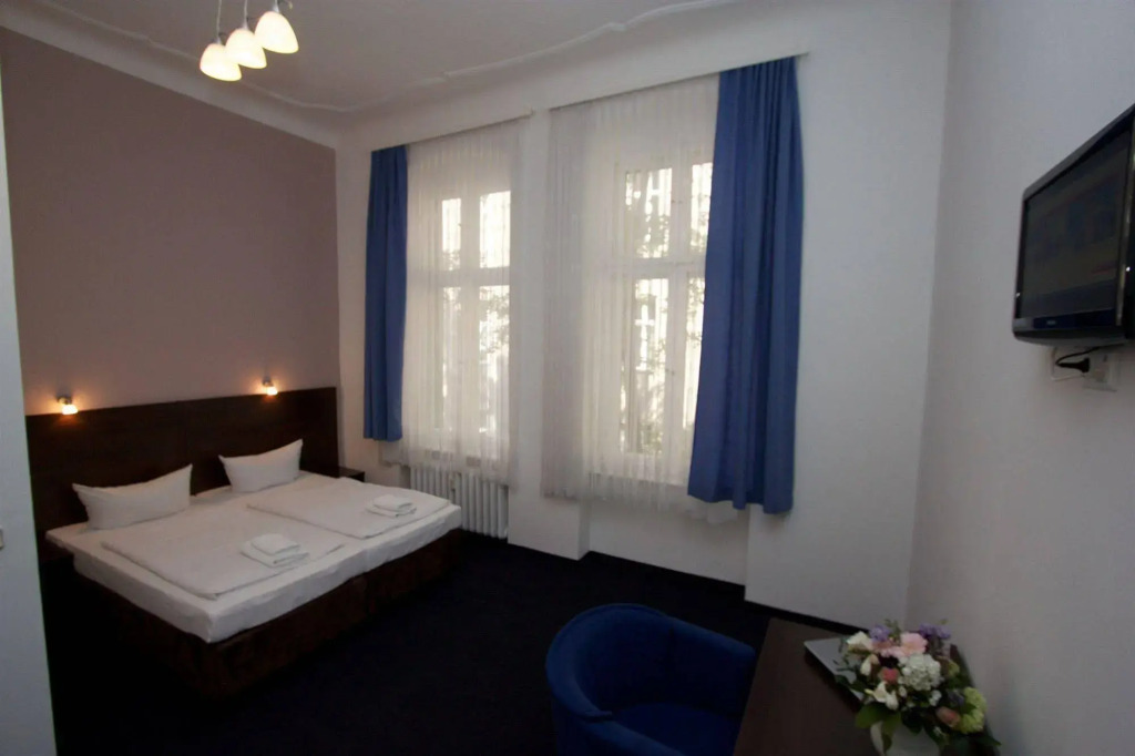 Arta Lenz Hotel
