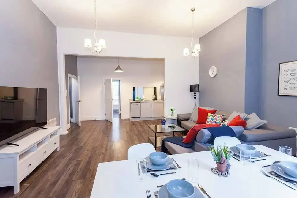 Spacious 2BR -liverpool Central - Walk to Royal Dock, Nightlife & Train Station