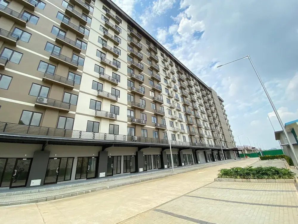 White Accent Studio At Apartment Meikarta Near Paramadina University