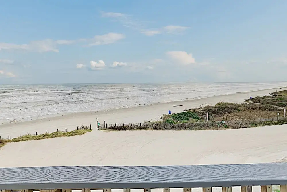 Exquisite Gulf-front W/ Steps To Beach 3 Bedroom Home