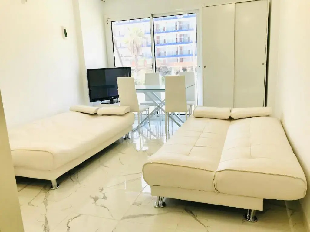 Modern and Design Studio Near the Beach With Large Swimming Pools
