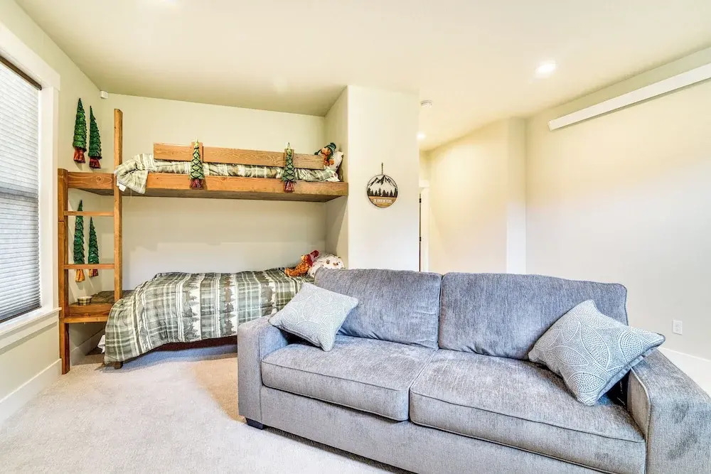 Government Camp Vacation Rental w/ Private Hot Tub