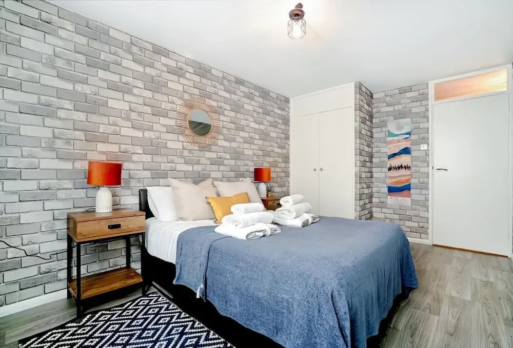 Central Brighton 2-bedroom Apartment 1 Double & 2 Single Beds Sleeps 4