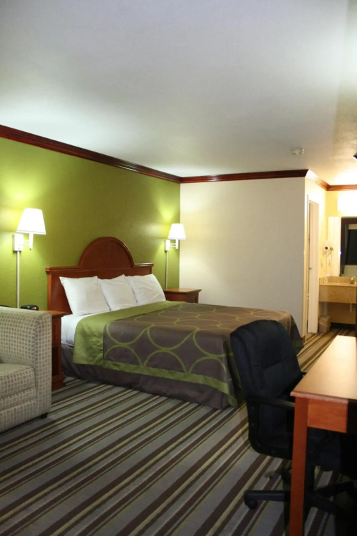 Super 8 by Wyndham San Marcos