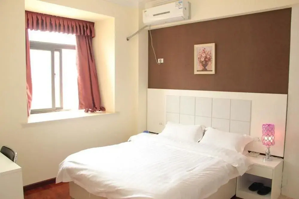 Wuhan Yue'erju Family Hotel
