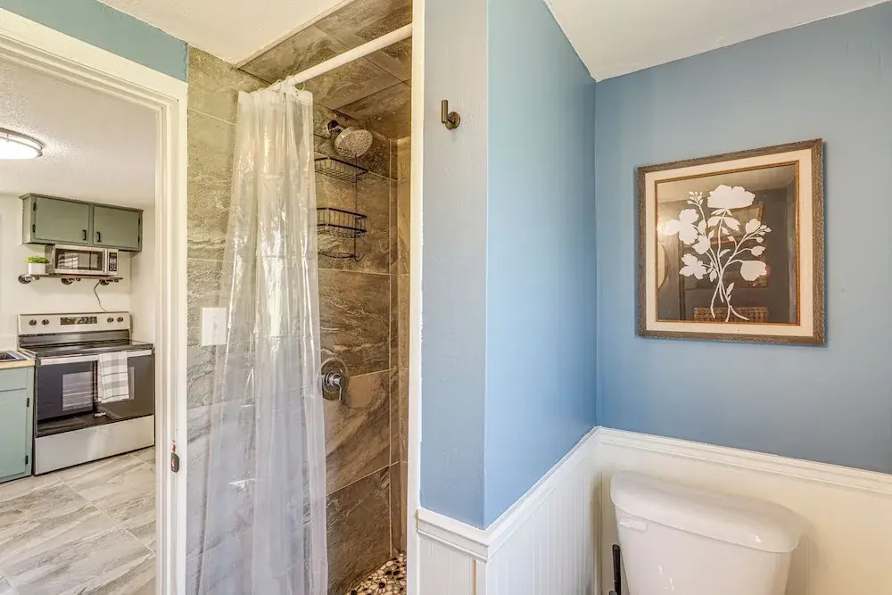 Jefferson City Bungalow: Hot Tub & Patio!