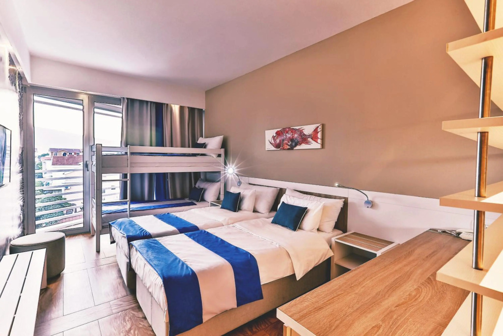 Carine Hotel Delfin