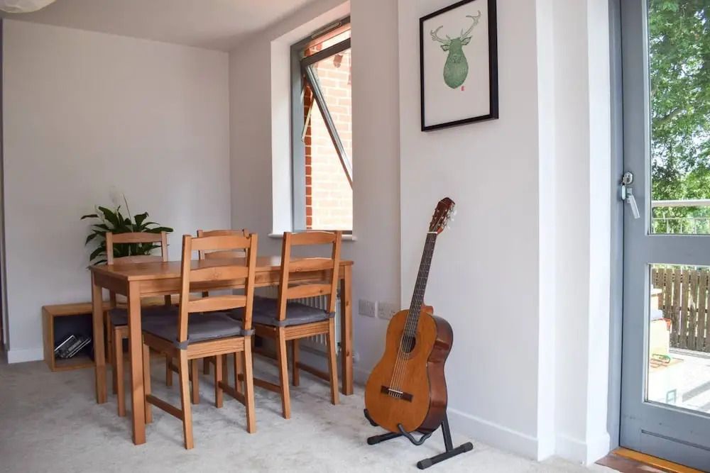 1 Bedroom Clapton Flat With Balcony