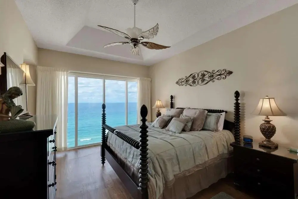 Gulf Front Living Room And Master Suite! Sleeps 8