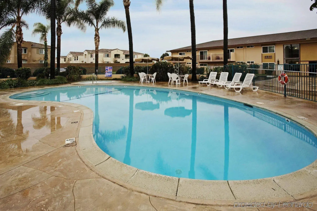 Super 8 Oceanside