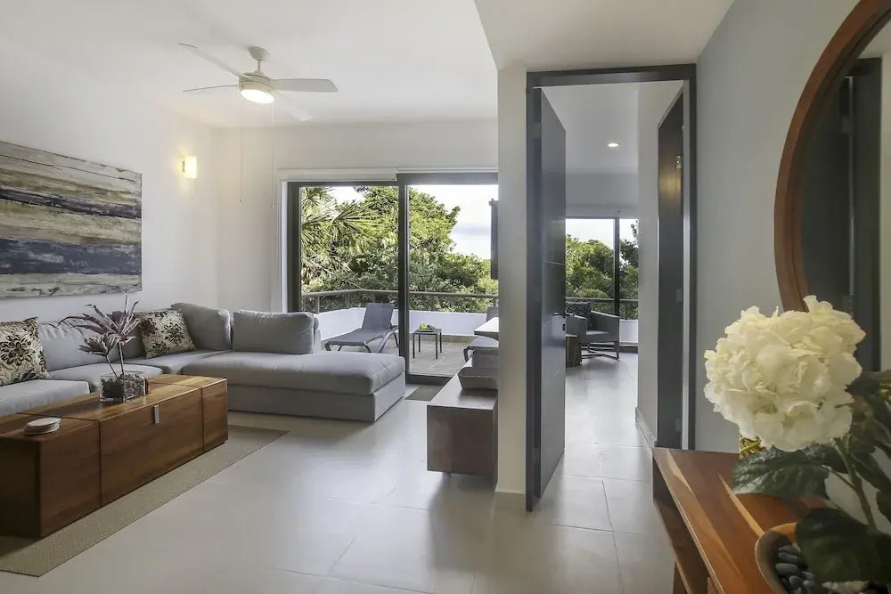 HIRA PH4 w Rooftop Terrace by Gate48