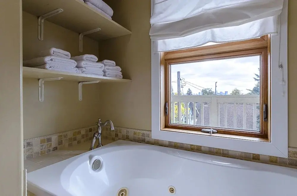 Sleeps 16 Luxurious 6BR Seattle Home