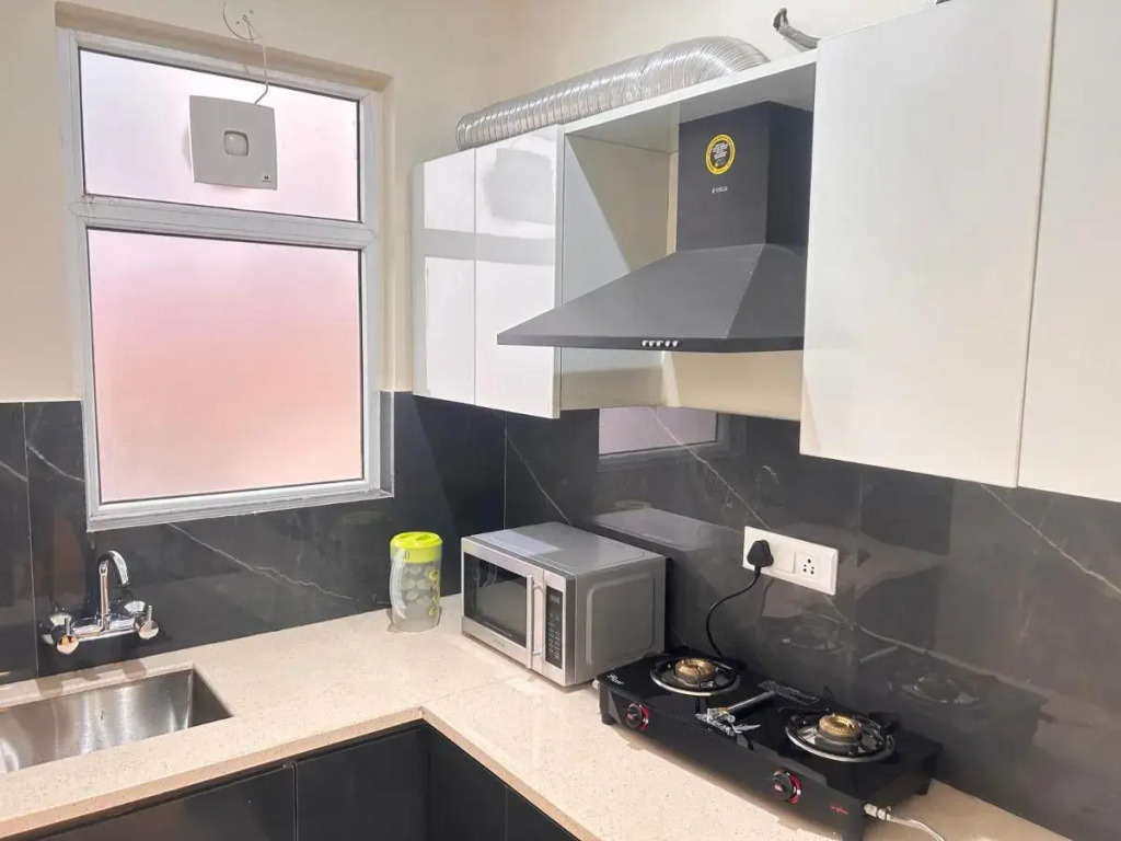 Lime Tree 1BHK Serviced Apartment - Medanta Medicity, Gurgaon