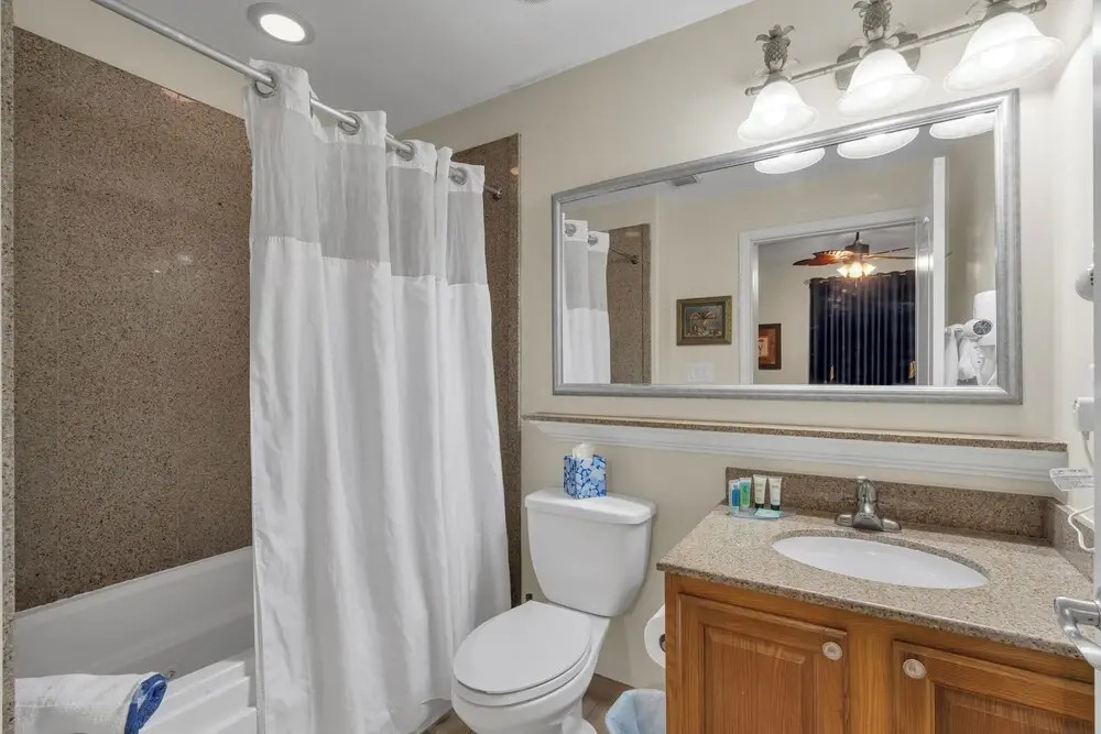 Luxury Condo w/ Huge Private Balcony on Lake Bryan