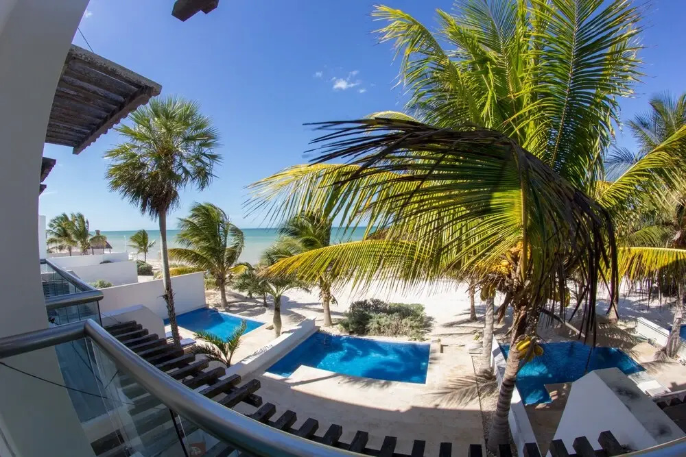 Piña Beach House in San Benito Beach