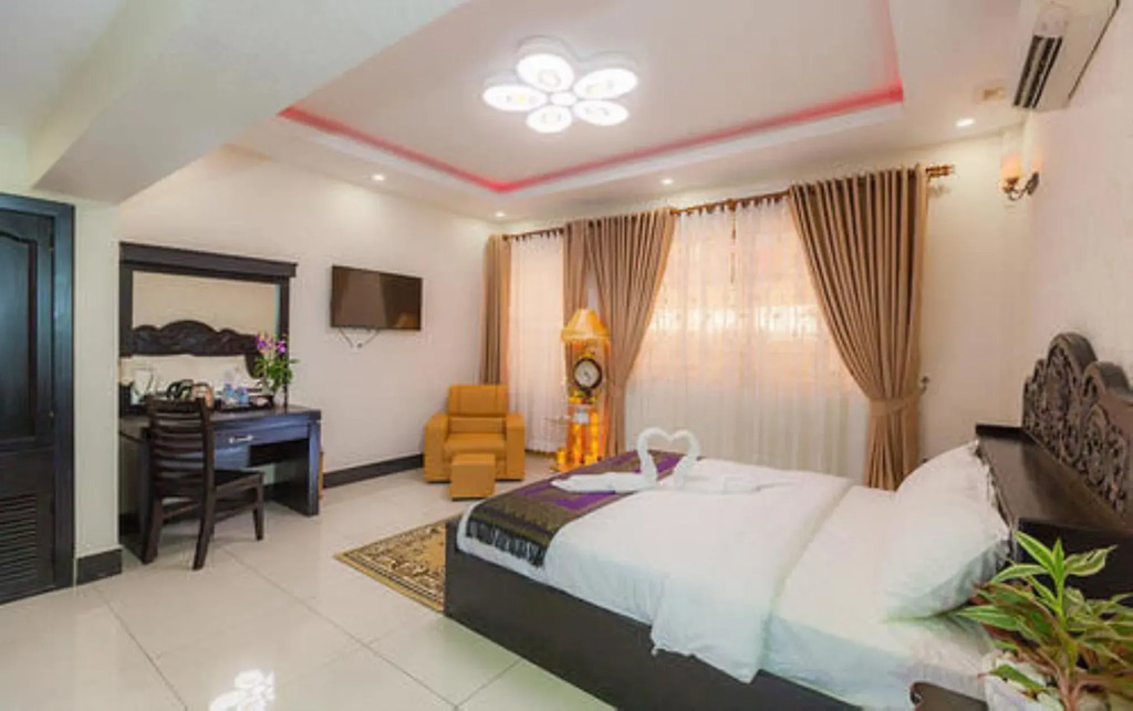 Seventh Heaven Hotel and High Bar