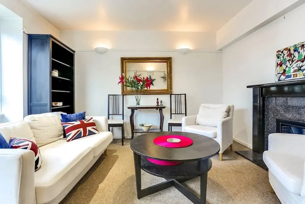 West London 3 bed Home Next to the River!