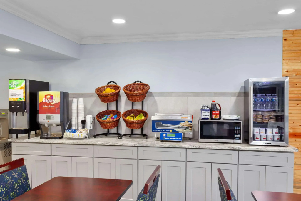 Days Inn & Suites by Wyndham Siler City