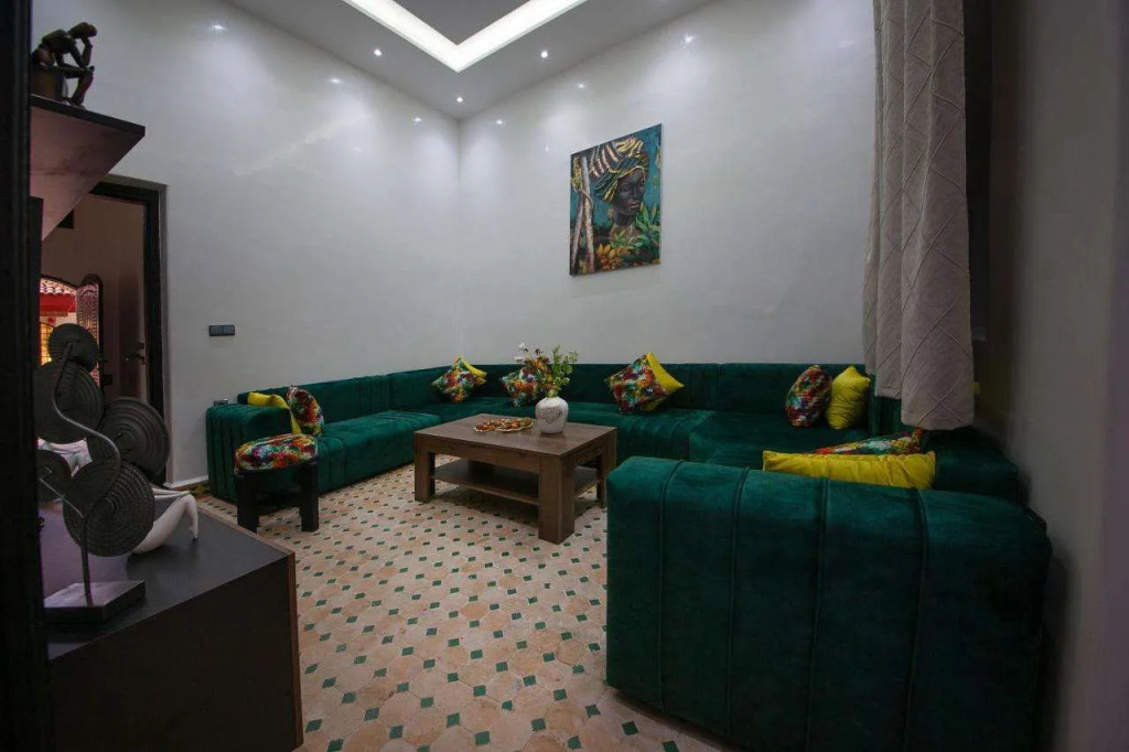 Riad Douirtna