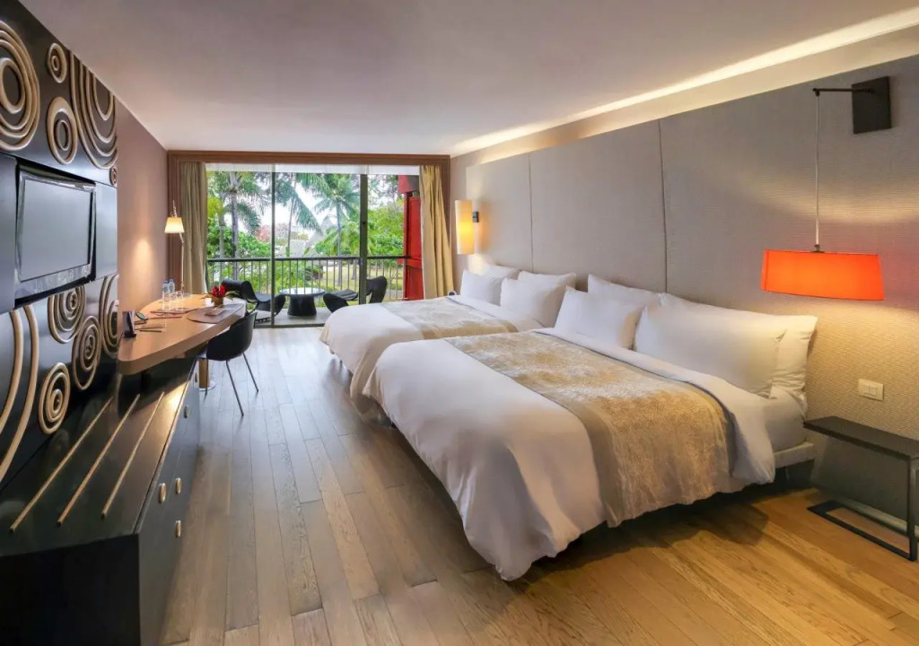 Tahiti Ia Ora Beach Resort