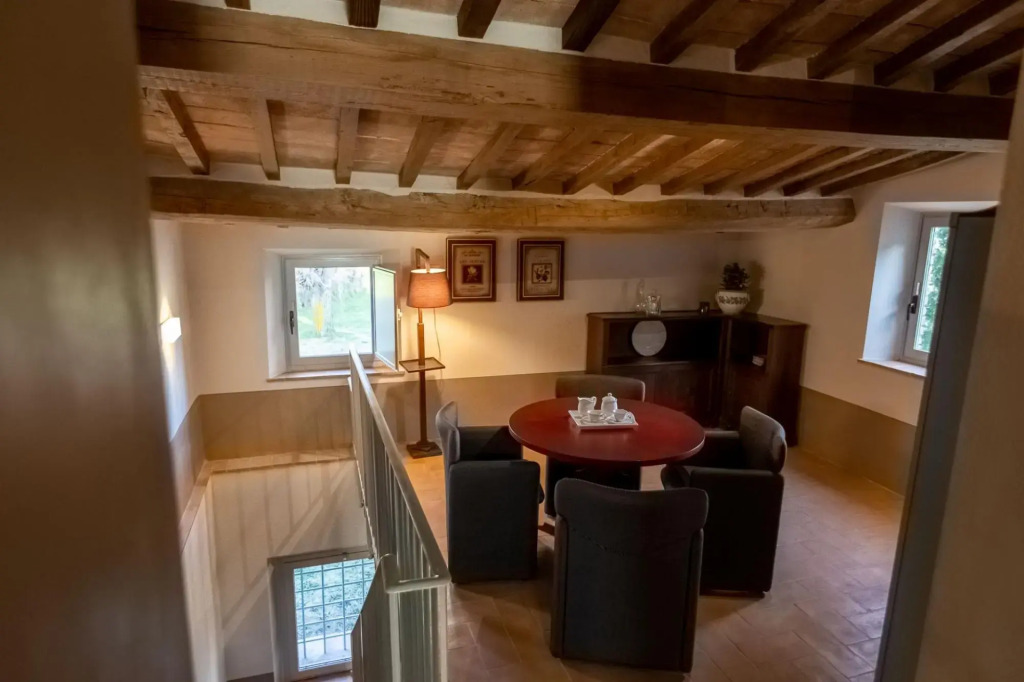 Podere Acqua Calda is an old stone farmhouse, recently renovated, located within walking distance fr-Podere Acqua Calda