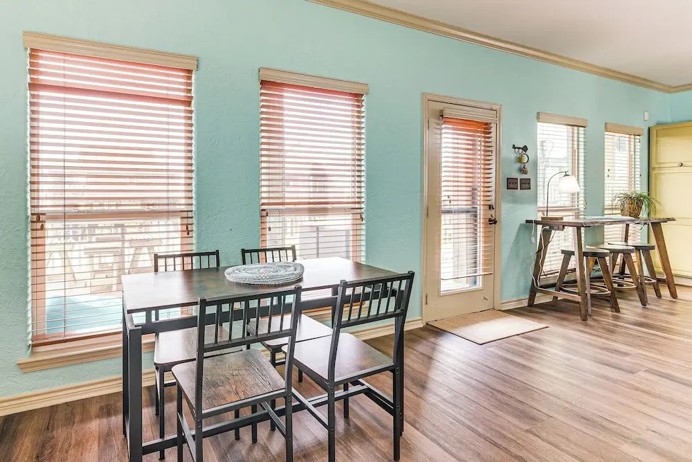 Walk to the Ocean: Family Retreat in Crystal Beach