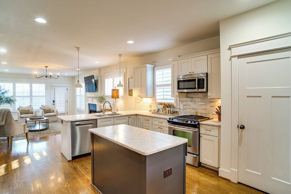 Walk to 12 South: Getaway w/ Outdoor Dining!