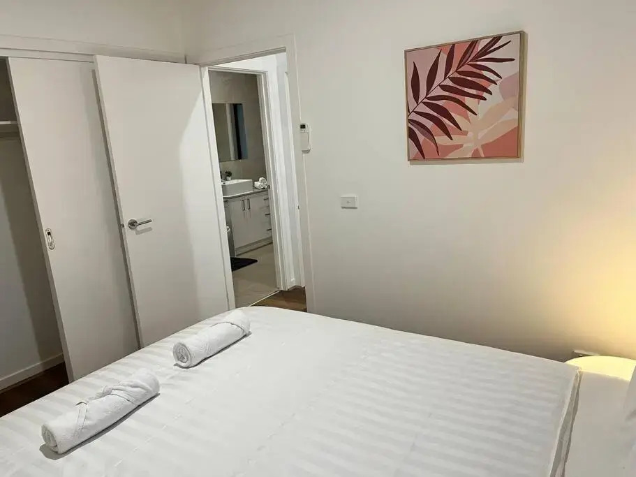Brand New Modern 2 BR Guesthouse at Airport!