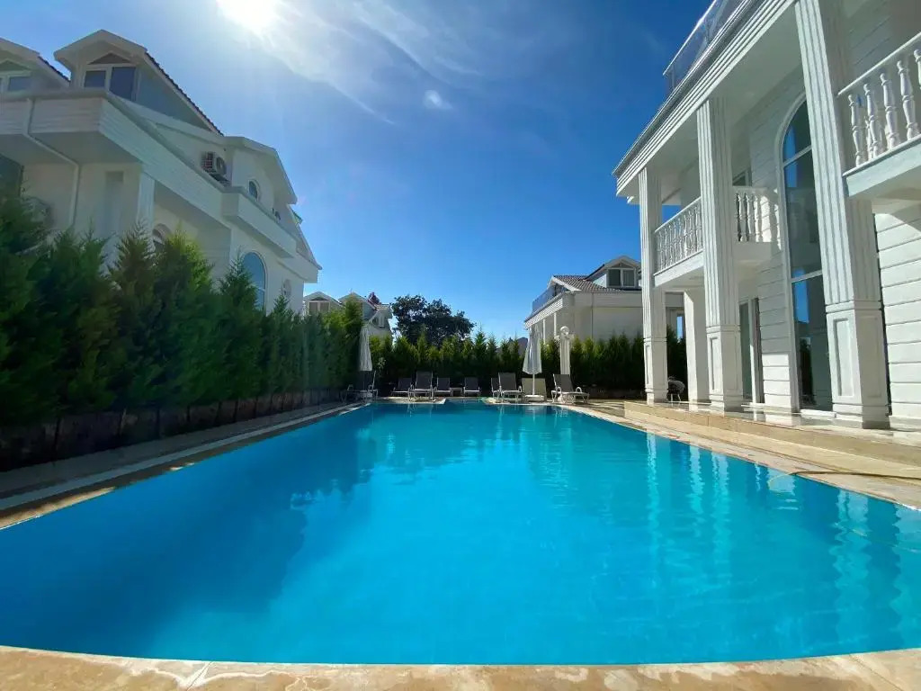 Villa White House