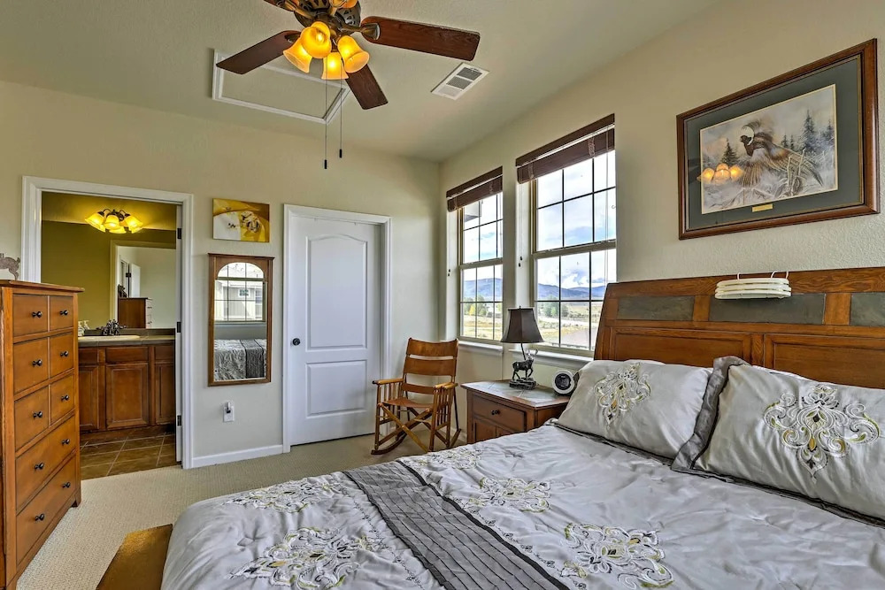 18 Mi to Winter Park: Granby Condo w/ Covered Deck