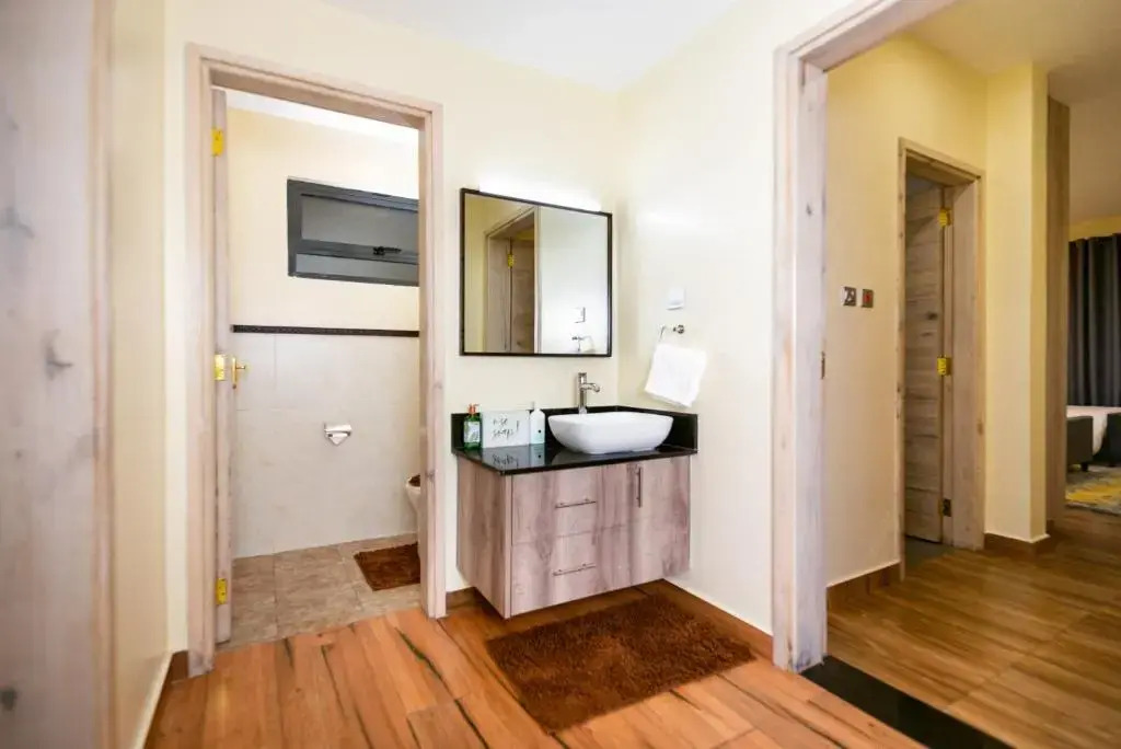 K's Place - Elegant 2 Bedroom Apartment with a Pool & Gym
