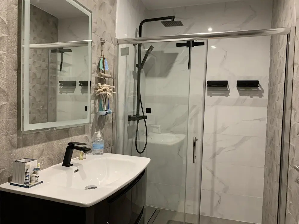 Funchal Apt- Sleeps 2 - Pool & Garden - Madeira