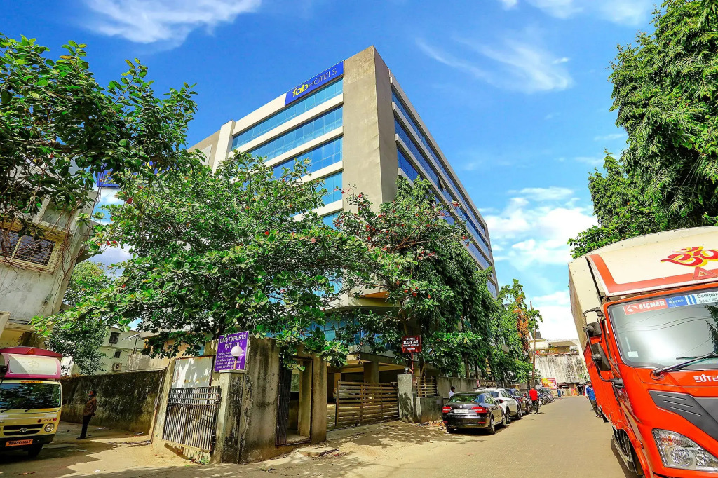 FabHotel Royal International - Nr Mumbai International Airport