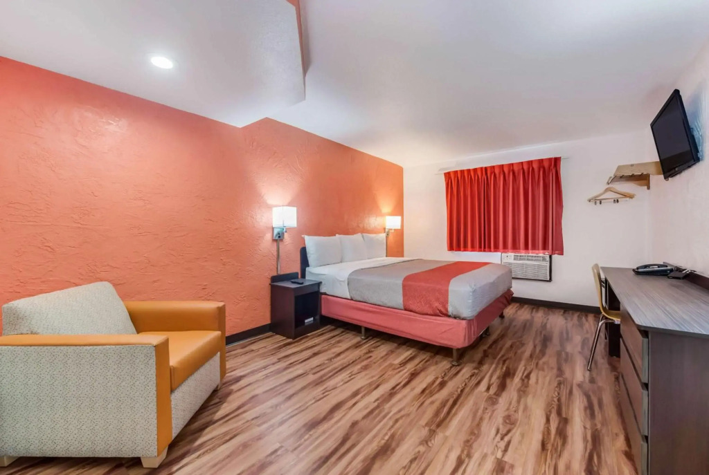 Motel 6-Saint Paul, MN - I-94