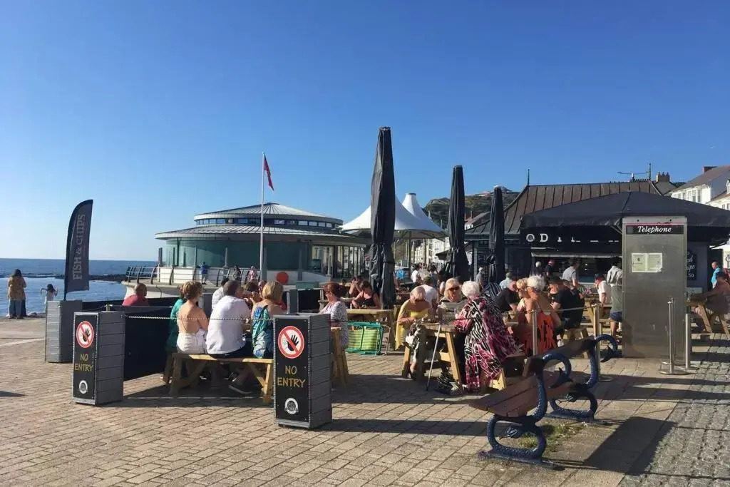 Large 5 bed town-centre home close to the beach, sleeps 9
