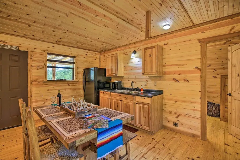 Rustic-chic Country Cabin - 10 Mi to Main Street!