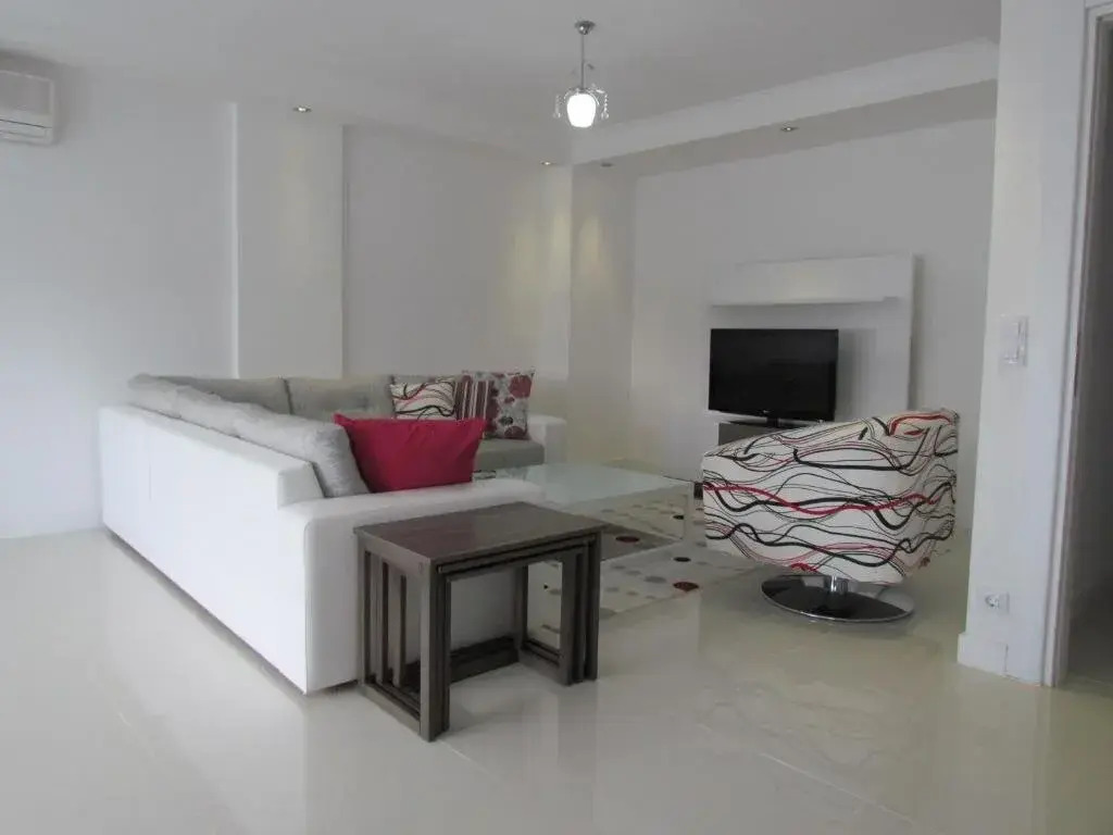 Side Aquamare Residence