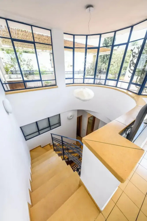 Spacious 3BR Penthouse w Rooftop