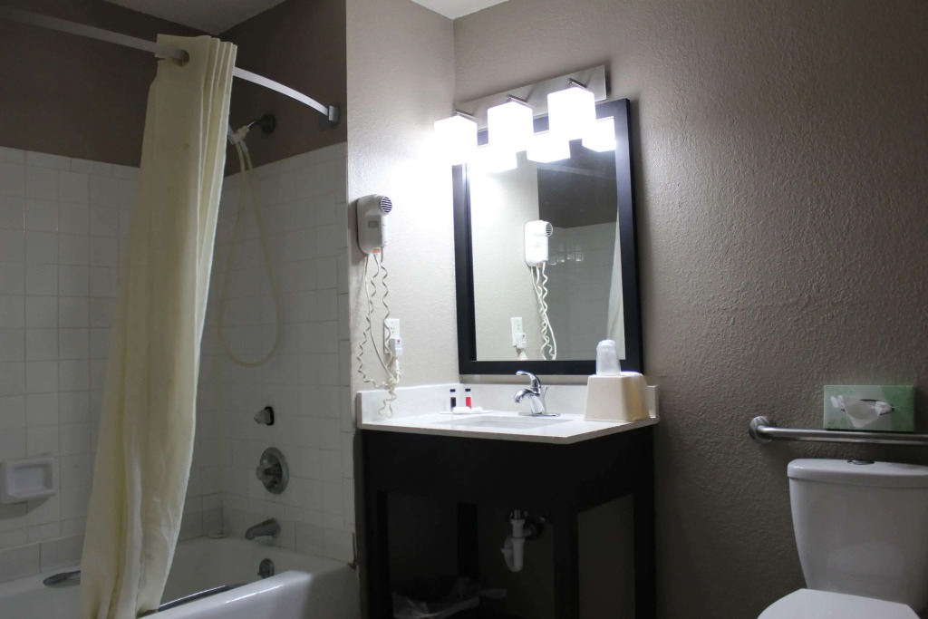 Super 8 Grand Rapids City Center