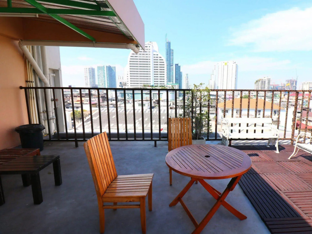 NIDA Rooms Bang Rak Emerald