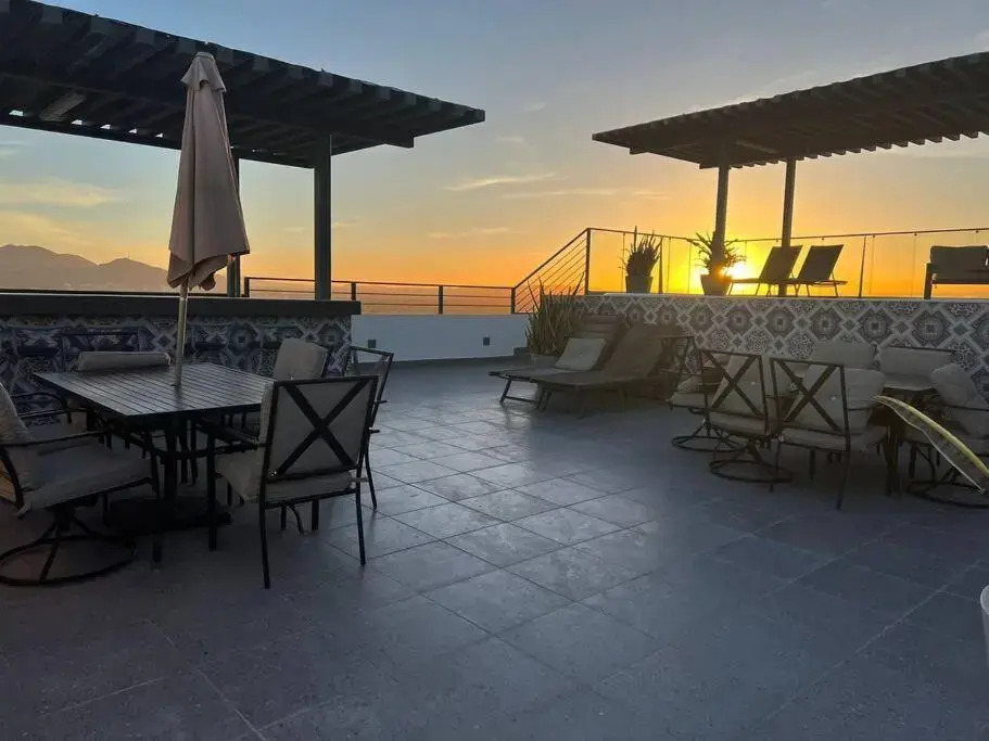 Lovely 3BR condo with Pool FREE Parking