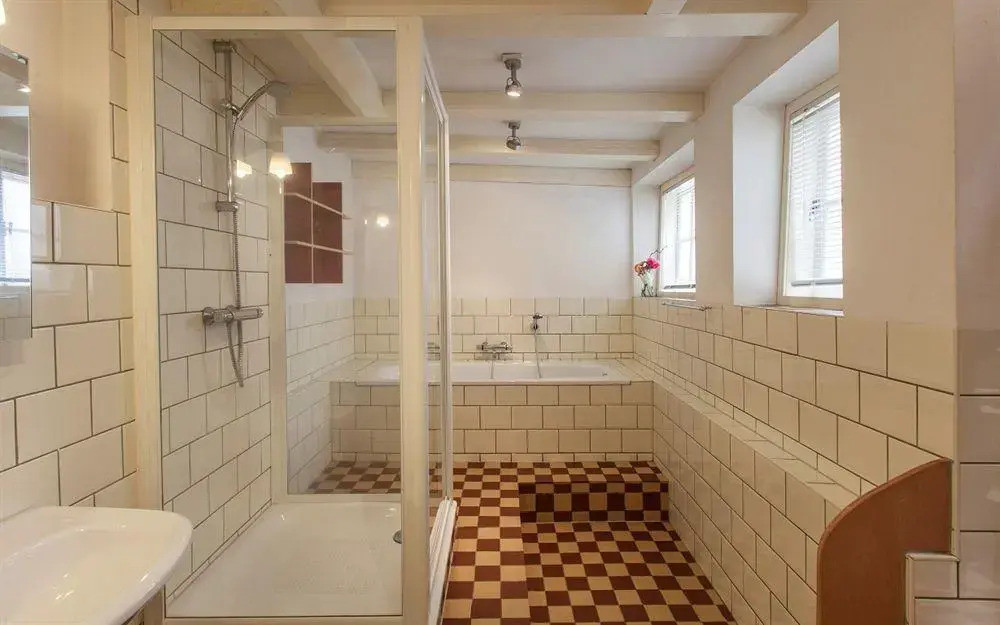 Old Masters Apartment