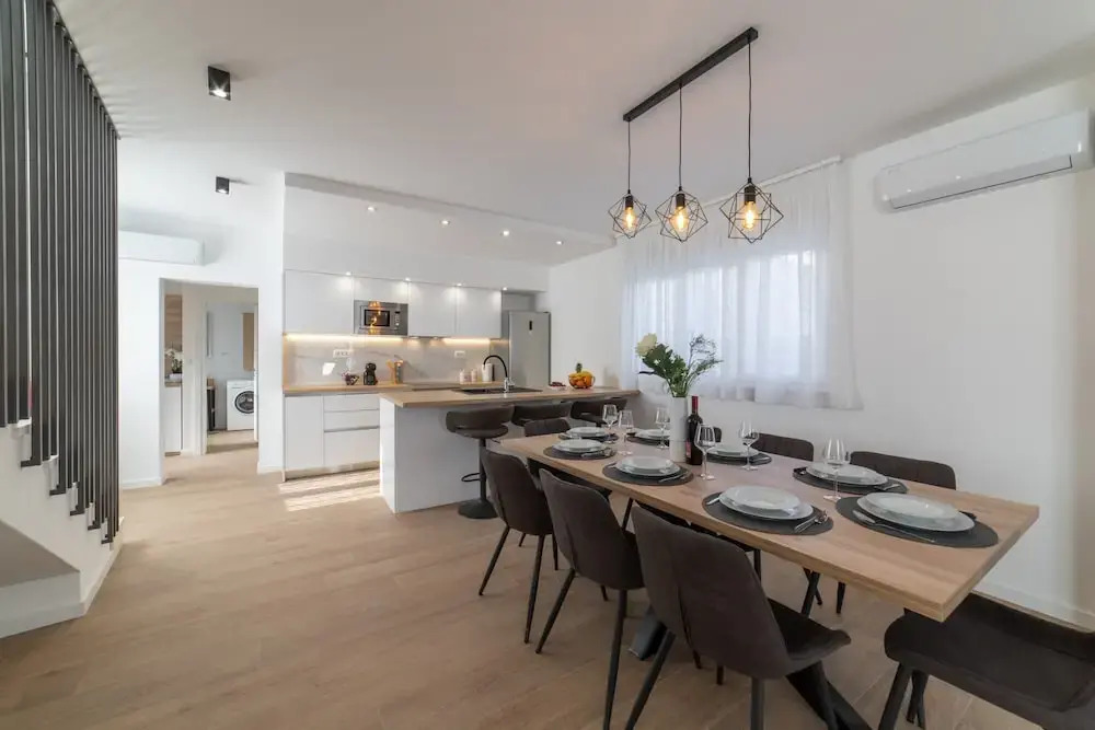 New Luxury Modern Four-bedroom Villa With Pool