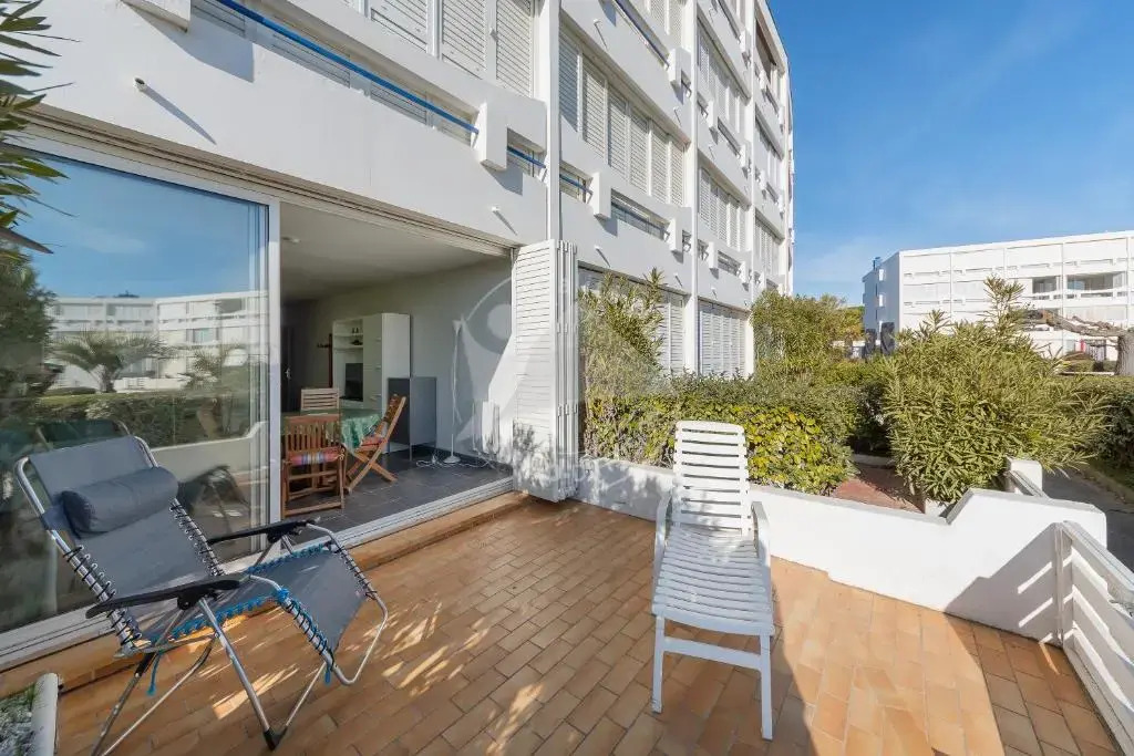 AS21518 - P3 Dans une résidence direct sur la plage avec vue mer et piscine