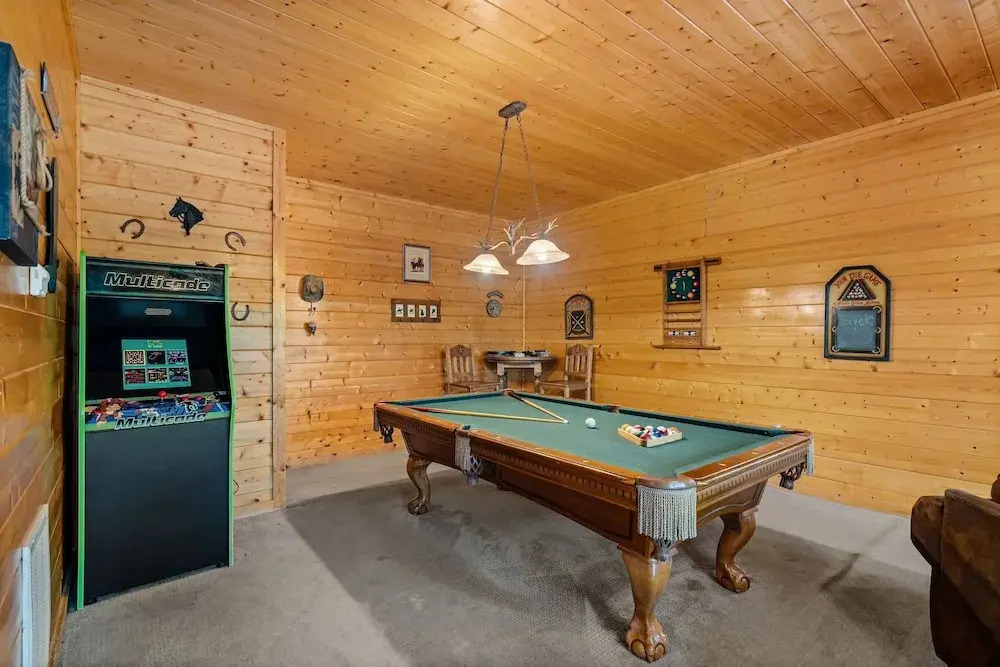 Luxurious Nine Bears Home Minutes Away to Gatlinburg by Redawning