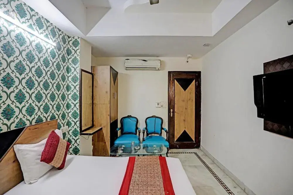 1 BR Guest house in Karol Bagh, New Delhi (6D89), by GuestHouser
