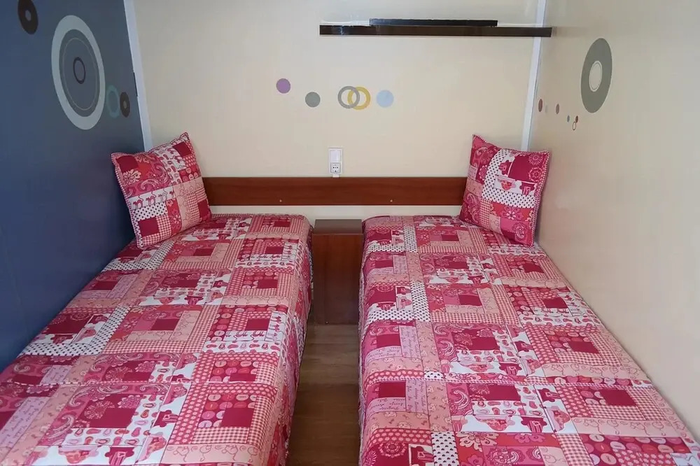 Bungalow With 2 Bedrooms in Quarteira, With Pool Access and Furnished