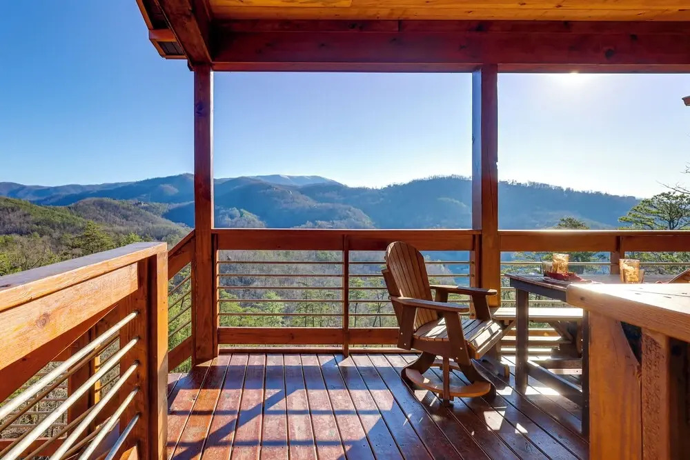 Majestic Mountain Views: Sevierville Escape!