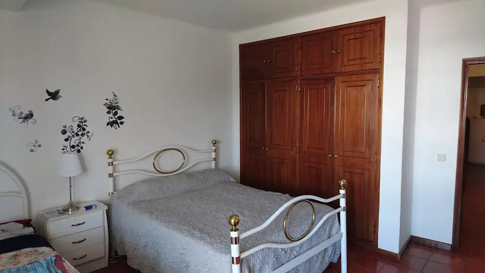 1-bed Apartment in Oura, Near the Aveiros Beach